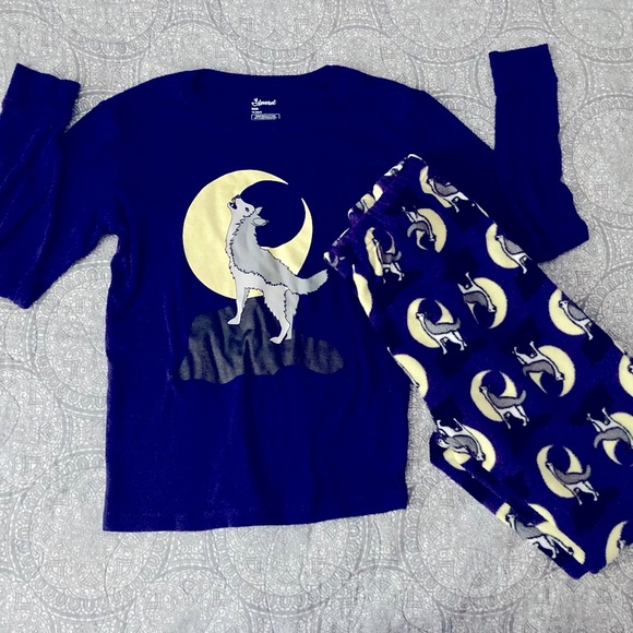 Like New- Wolf Moon 🌙 PJ Set - Picture 1 of 3